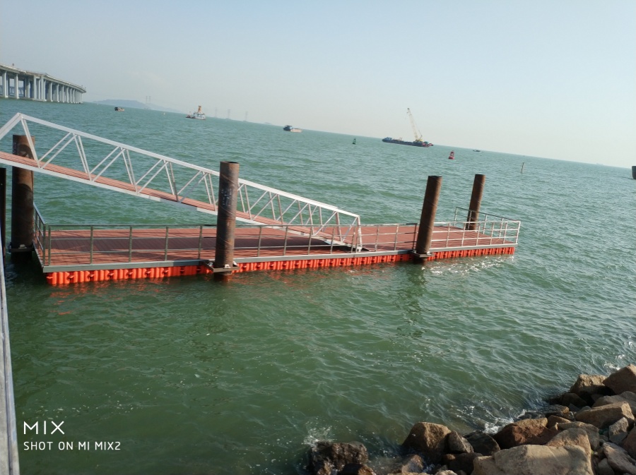 深圳福永码头-浮筒