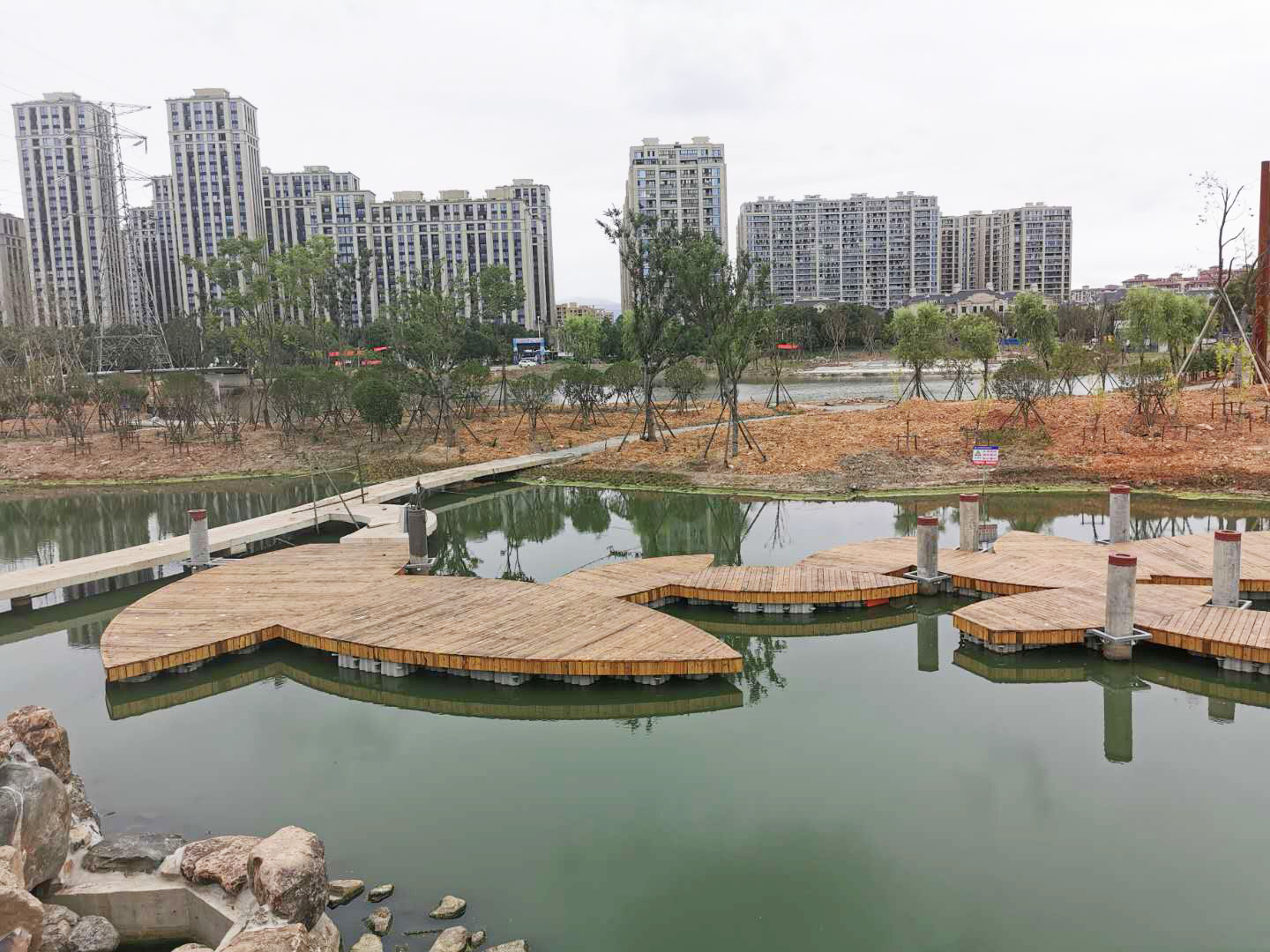浙江台州东官河船型平台-浮筒