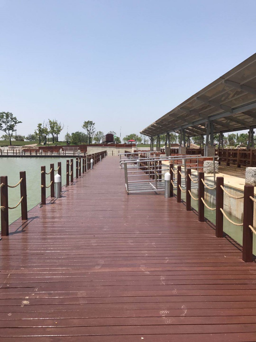 西京湾码头-浮筒